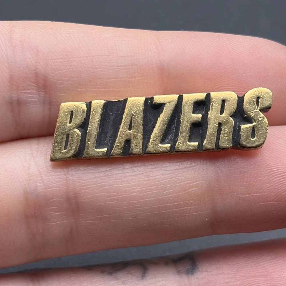 Portland‎ Trailblazers Blazers Gold Tone NBA Basketball Lapel Hat Pin